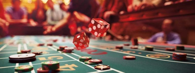 777kyat ငွေသွင်းပြီး Sportsbook, Casino, Slots ကစားနေသောပုံ